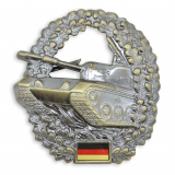 Przypinka metalowa na beret czołgistów Bundeswehr - z flagą (1681859)